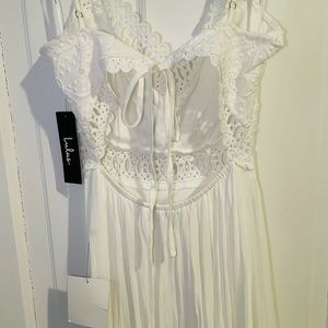 New with tags never worn white maxi dress